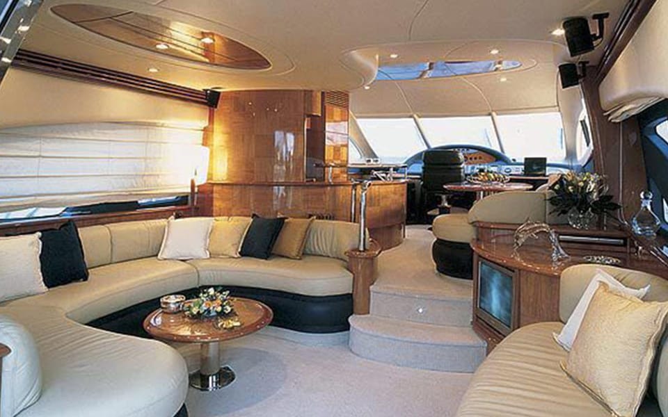 Luxury Hotels in Dubai with Private Yacht